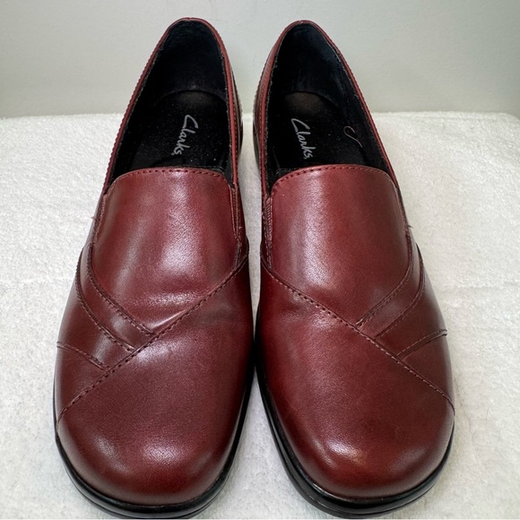 Clarks Womens size 7.5 Burgundy Leather Slip-On Casual Wedge‎ Loafers - Picture 3 of 8